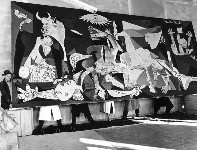 Lorenzo de'Medici, , installation-of-guernica-with-60-students-at-the-national-museum-of-stockholm-1956-kary-laschdntt.jpg, 